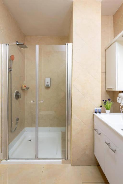 H7 Tlv Hotel Tel Aviv Bagian luar foto